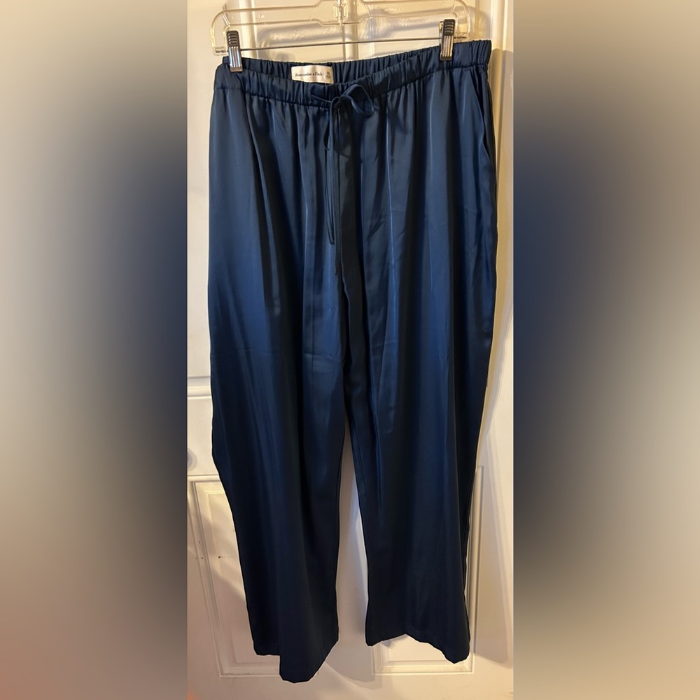 Abercrombie & Fitch Women's Navy Wide Leg Pants